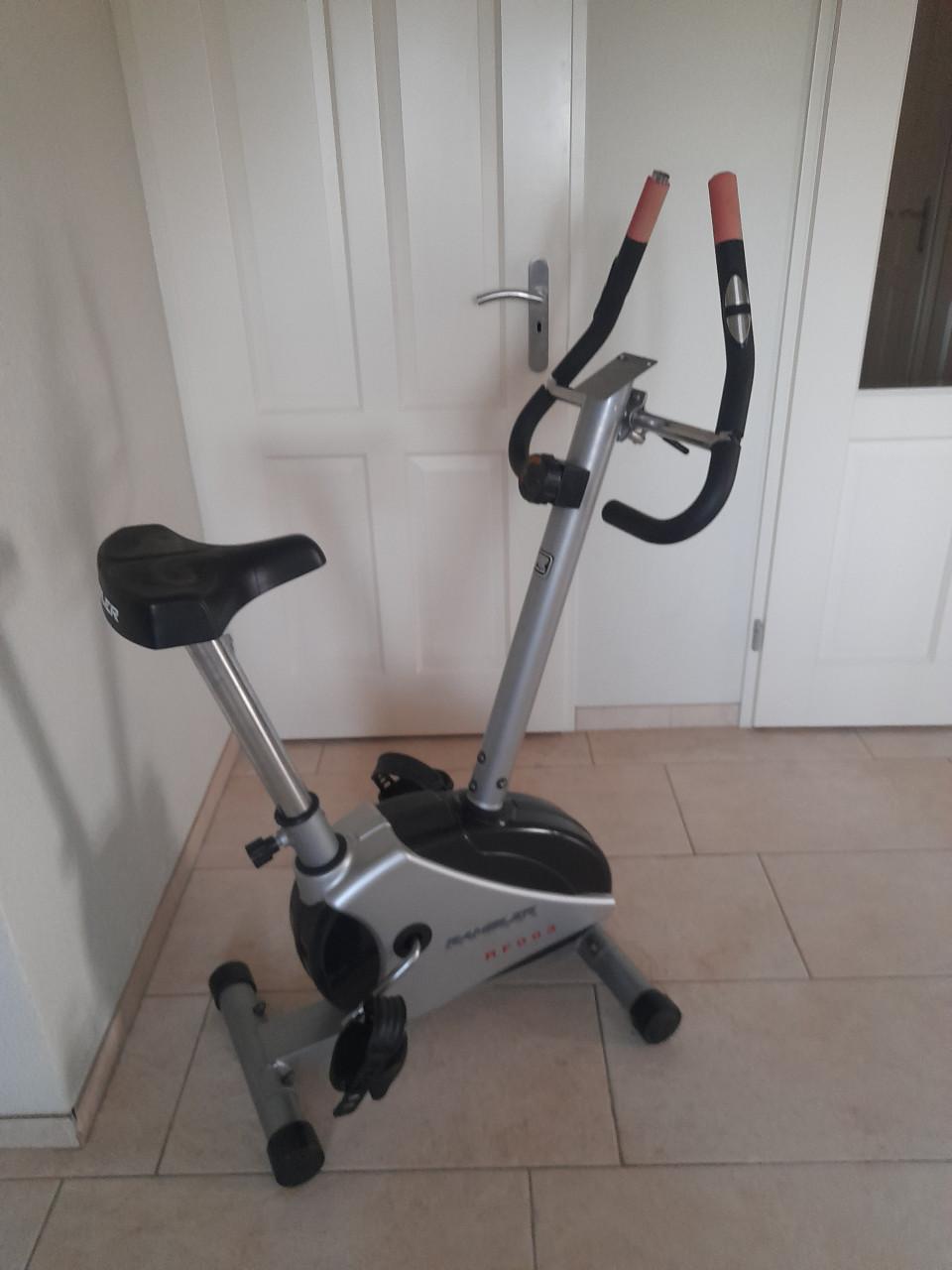 Hometrainer zonder display (in zwaarte verstelbaar) in goede staat !