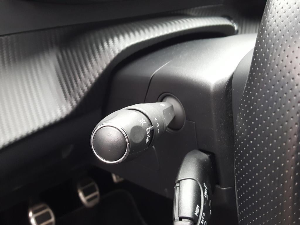 Peugeot 208 1.2 100pk gt-line 3d cockpit | apple carplay&android auto | nav