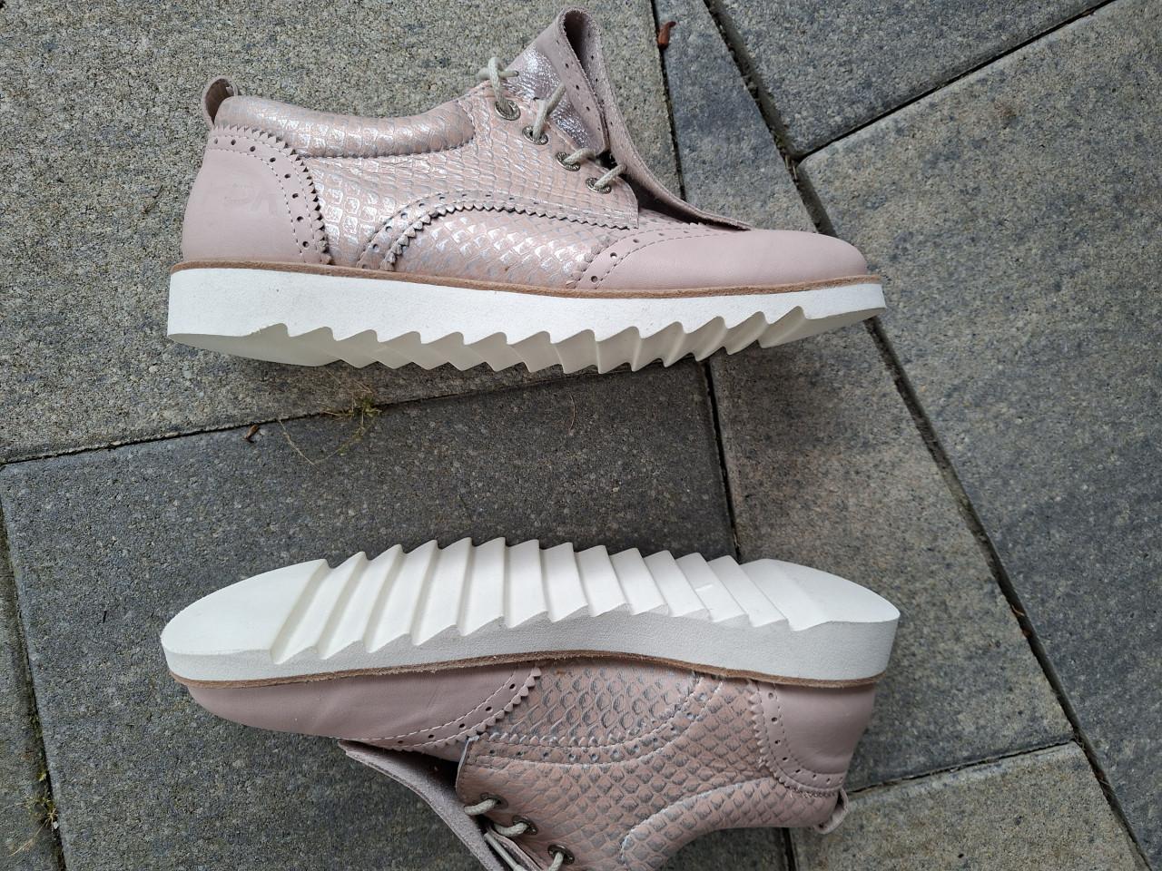 Nieuwe schoenen roze maat 38