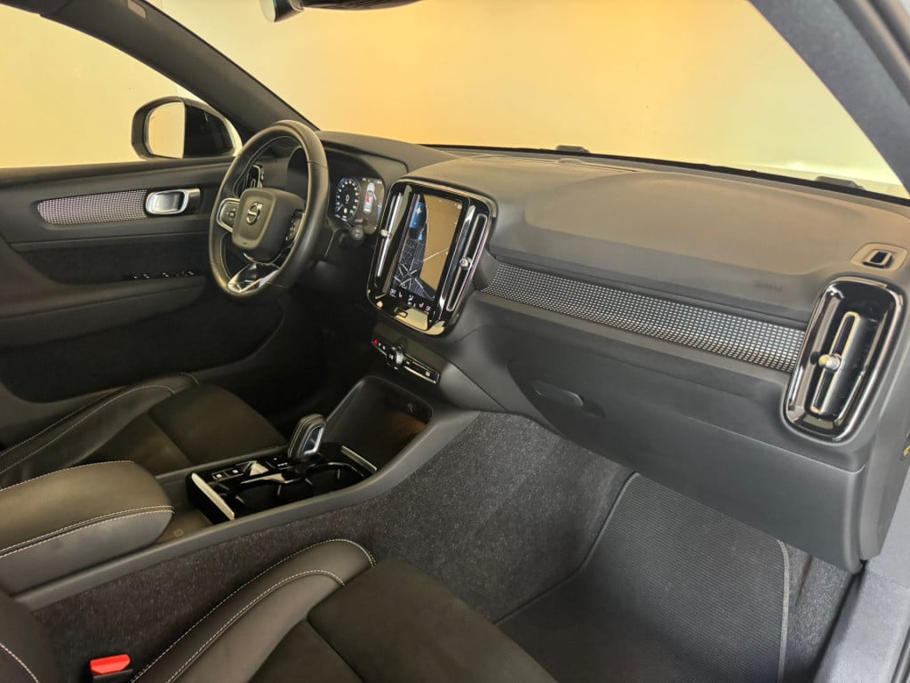Volvo XC40 1.5 t4 recharge r-design expression