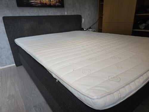 Gratis op te halen – Boxspring + Matras (160x200 cm)