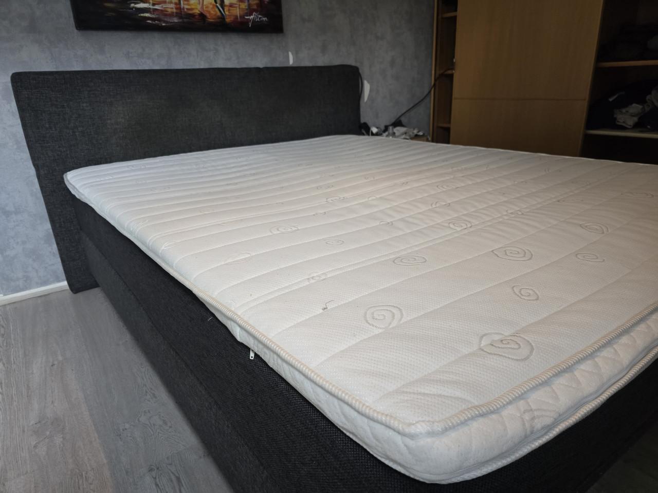 Gratis op te halen – Boxspring + Matras (160x200 cm)