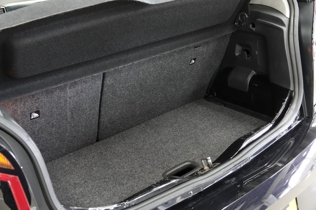 Volkswagen UP! 1.0 bmt move up! | cruise | bluetooth | airco |