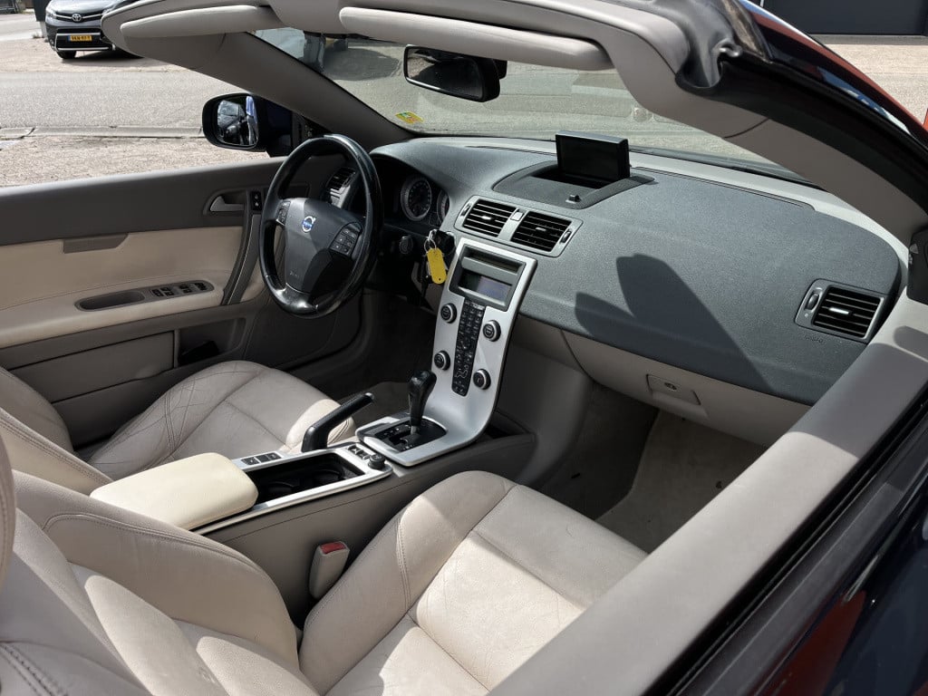 Volvo C70 convertible 2.0 d3 5 cilinder aut. summum | leer | nav | memory |