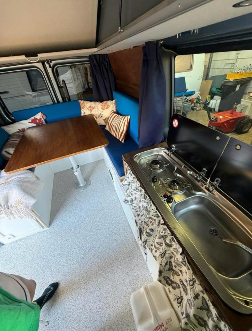 FORD TRANSIT Buscamper nieuw slaaphefdak + 1 jaar APK