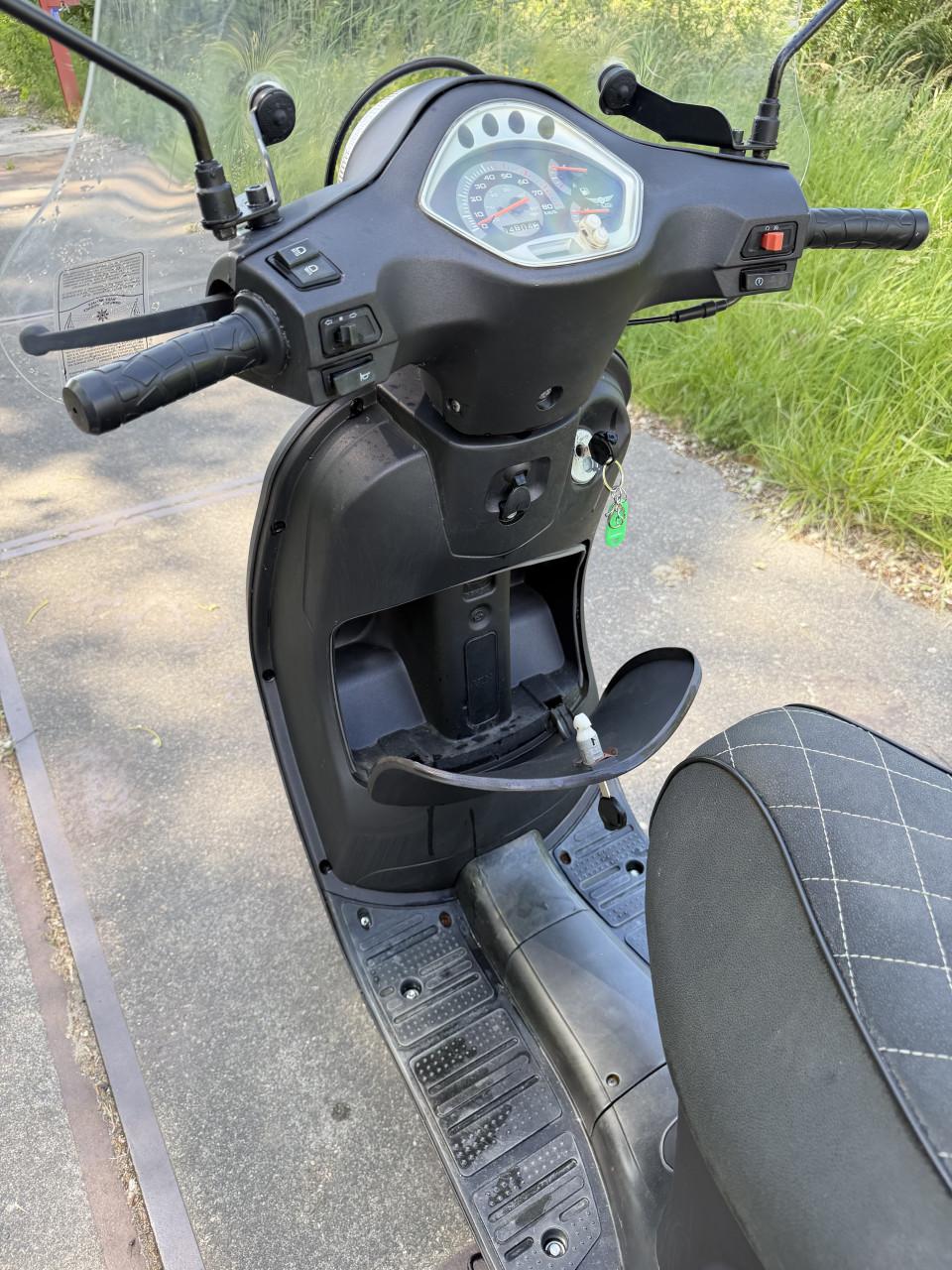 DJJD Scooter 2020 4800km 1e Eigenaar LED injectie windscherm