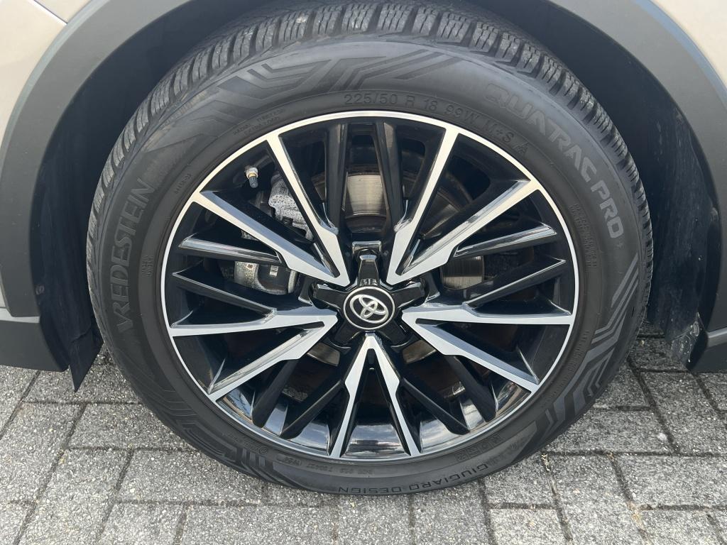 Toyota C-hr 1.8 hybrid executive | all-seasonbanden | dealeronderhouden
