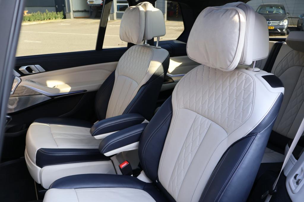 BMW X7 xdrive40i 6p. l 340 pk l panodak skylounge l laser l head-up l 3500 