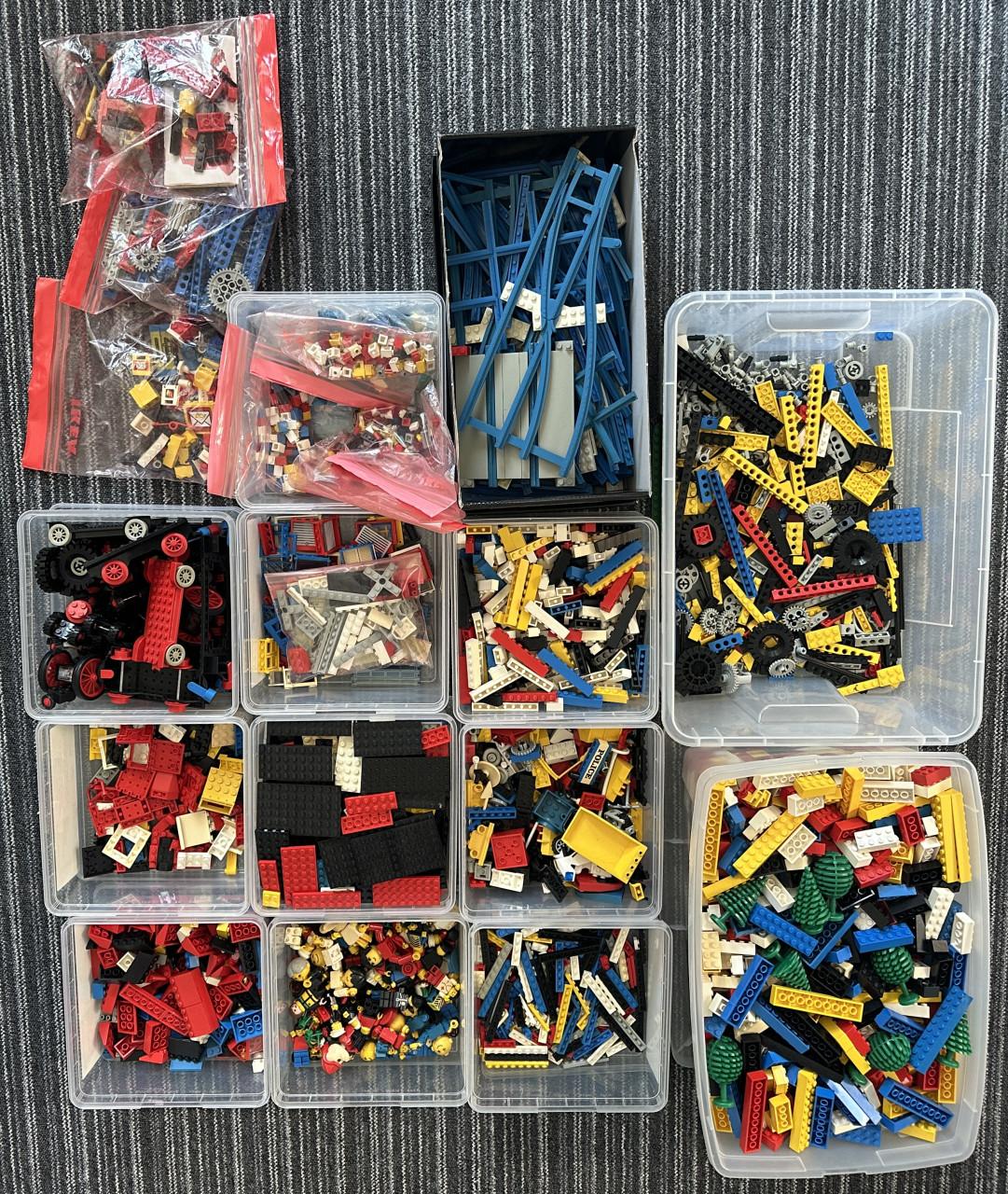 Lego heel veel gesorteerd in bakjes