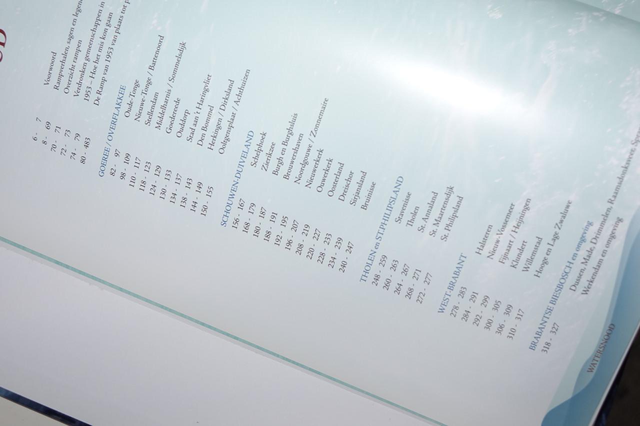 Watersnood Kees Slager boek van 5 kilo over al de dorpen van zeeland