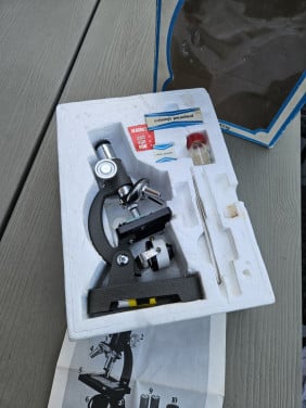 Mooi klein vintage metalen Microscoop leuk Hema model...