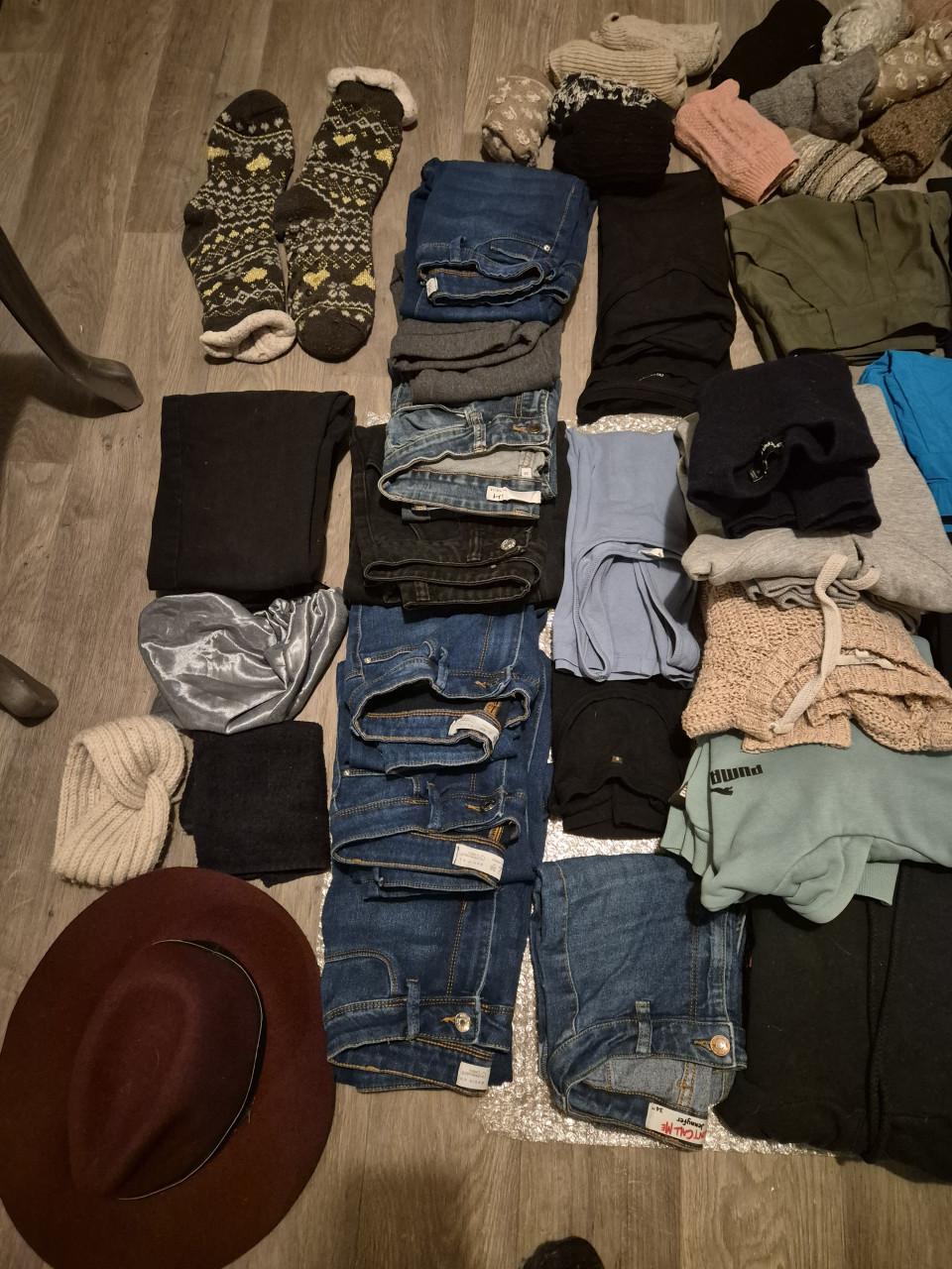 Kledingpakket vooral xs en s 83 stuks