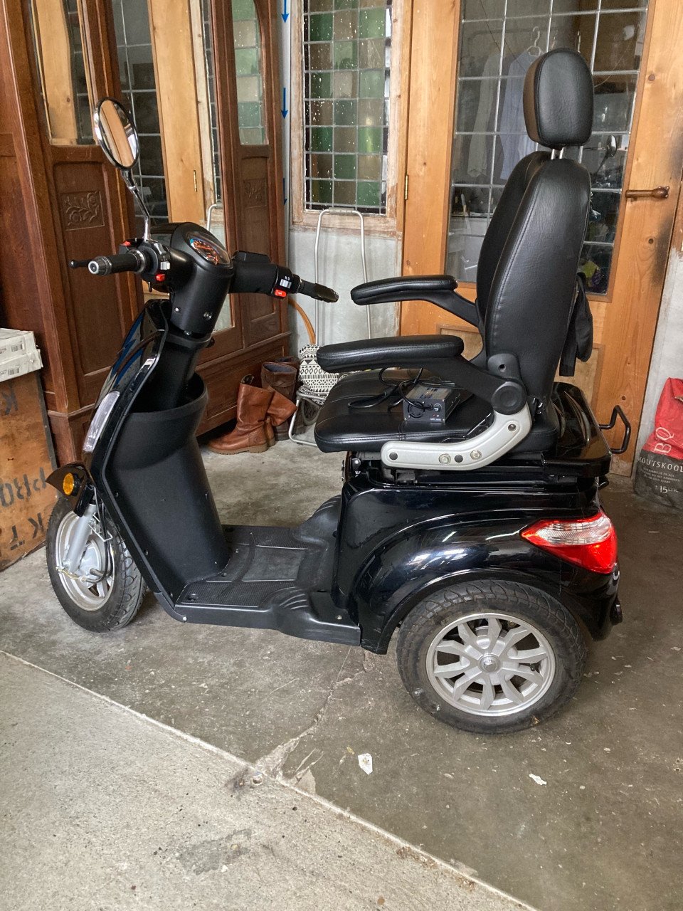Snelle scootmobiel met nieuwe lithium accu’s en lader