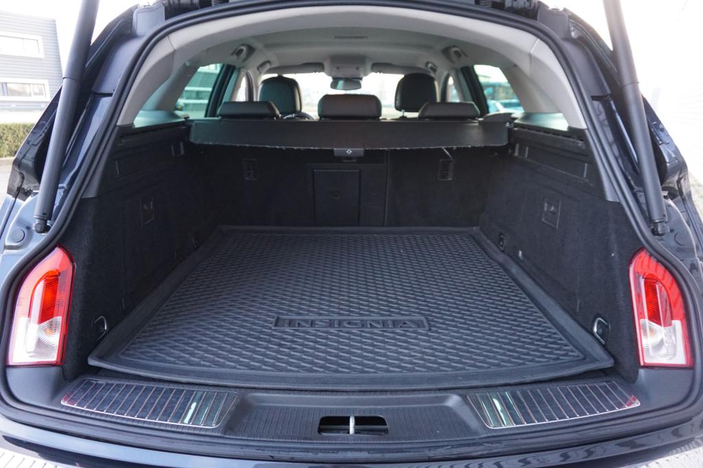 Opel Insignia sports tourer 1.6 t cosmo climate / navi / cruise / leder / p