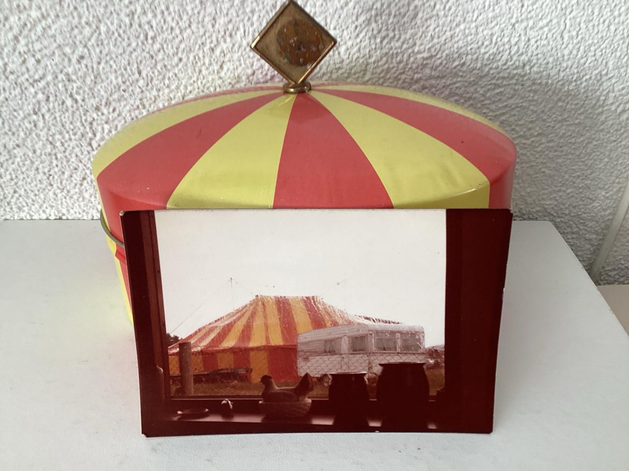 Biggekerke. Koektrommel. circustent Bolletje.