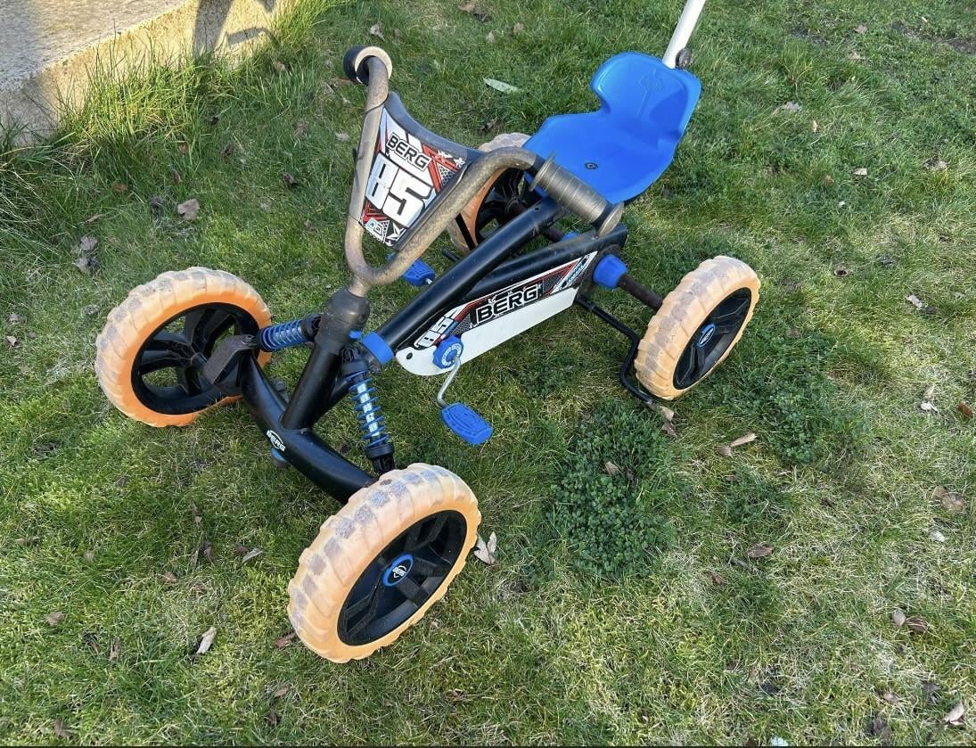 BERG Buzzy NITRO 2-in-1. Skelter met duwstang