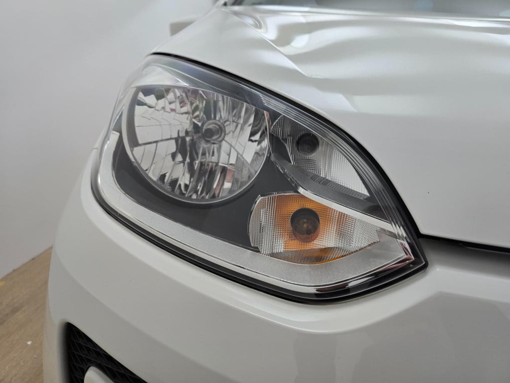 Volkswagen UP! occasion 1.0 move up! bluemotion met airco en navigatie | tw