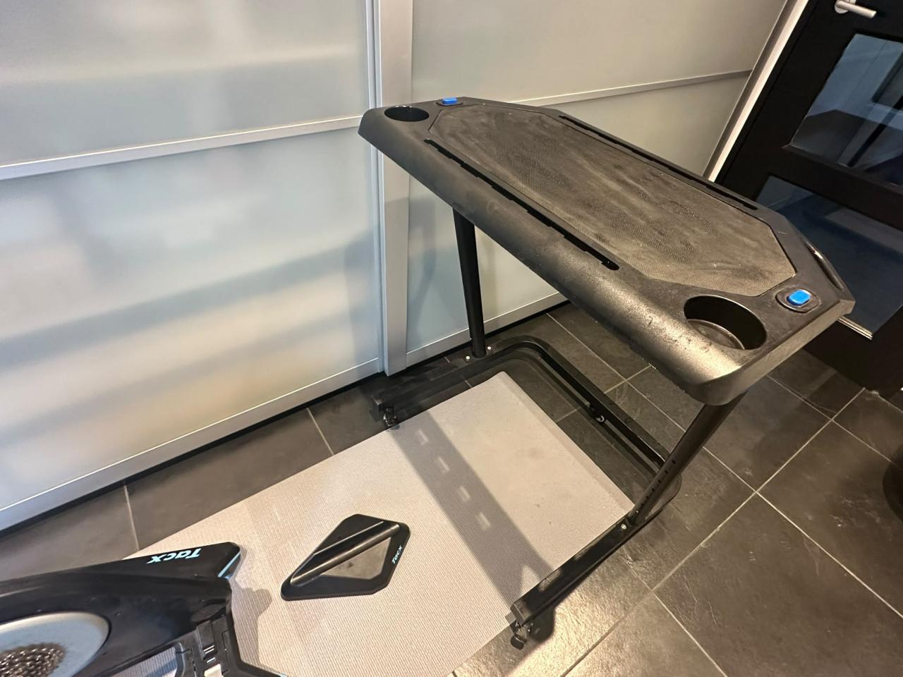 Tacx NEO 2T Smart fietstrainer + Neo Motion Plates + Tafel