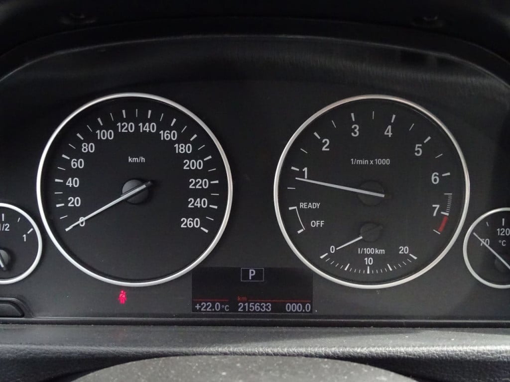 BMW 3-serie 320i executive automaat | 18" | afn. trekhaak | bluetooth