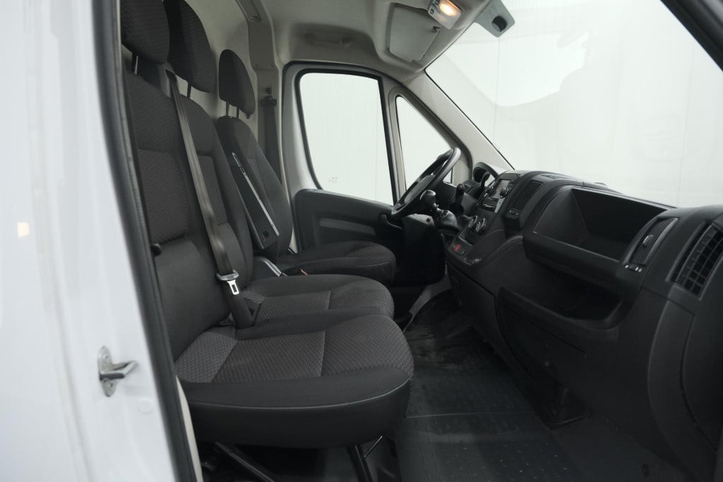 Peugeot Boxer 330 2.2 bluehdi 120 l1h1 premium | trekhaak | camera | betimm