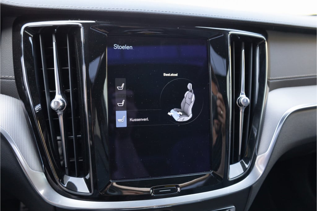 Volvo V60 2.0 t6 plug-in hybrid awd plus dark ✅h&kaudio✅pano✅fullled✅leder