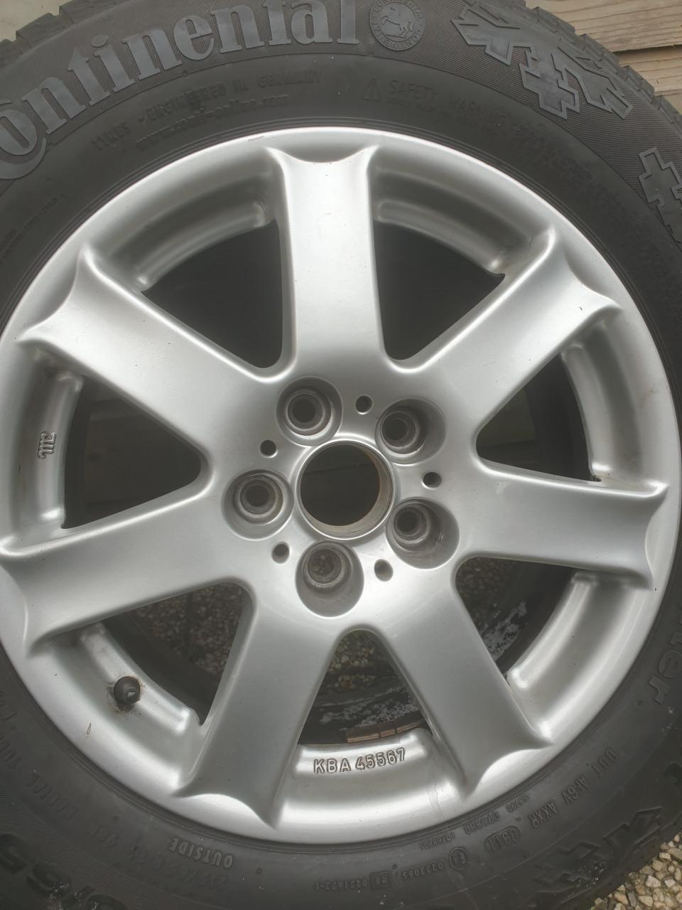 Velgen met winterbanden 215/65R16 voor golf enz