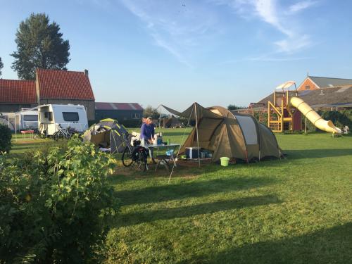 Vaudee Opera met luifelstokken en extra grondzeil.