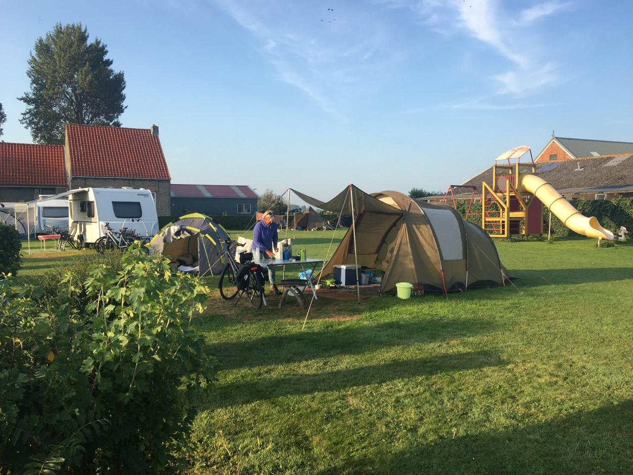 Vaudee Opera met luifelstokken en extra grondzeil.