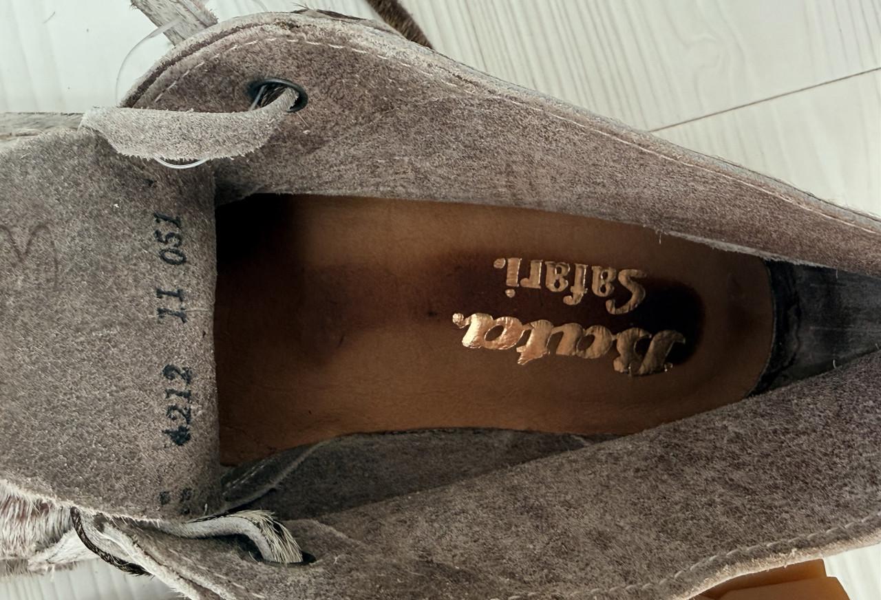 Nieuwe heren schoenen half hoog.