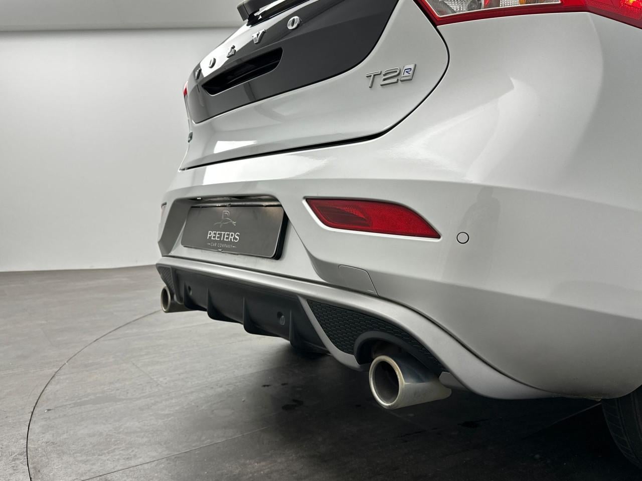 Volvo V40 2.0 T2 R-Design - FULL LED - DEALER OND - NAVI