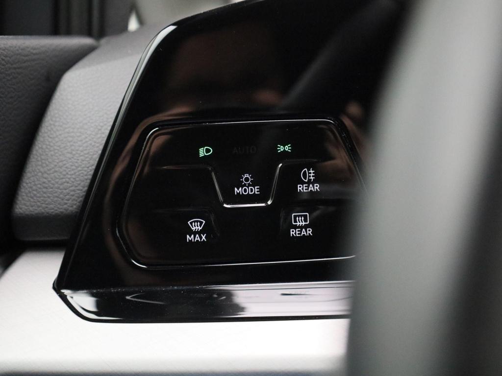 Volkswagen Golf 1.0 tsi life | navigatie | apple carplay / android auto | c