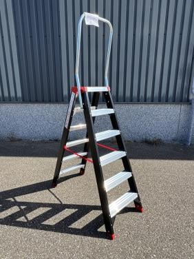 Trap 6 treden dubbel oploopbaar met steunbeugel NIEUW