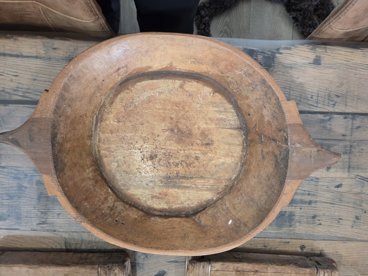 2 mooie houten louvredeurtje, houten schaal. De conditie is in nieuwstaat