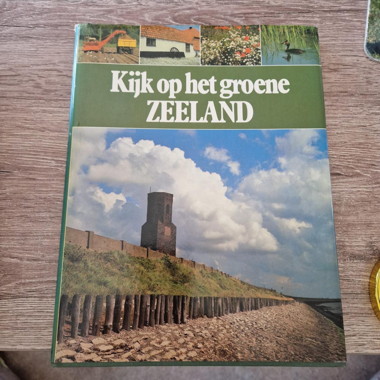 Verzameling boeken over schouwen-duiveland en Zeeland