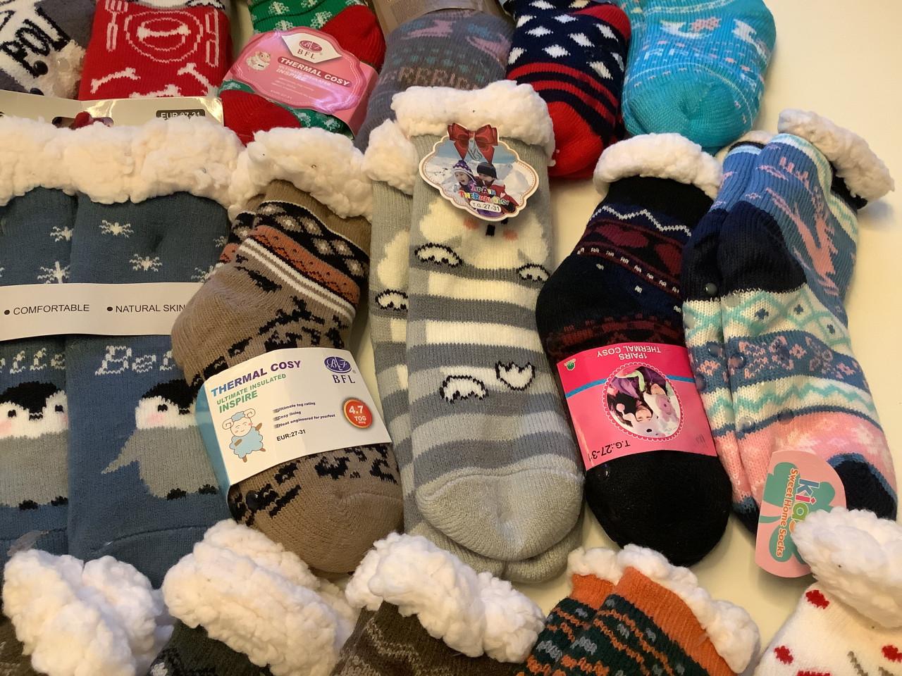 Partij leuke kinder fluffy huissokken. ( partij 214)