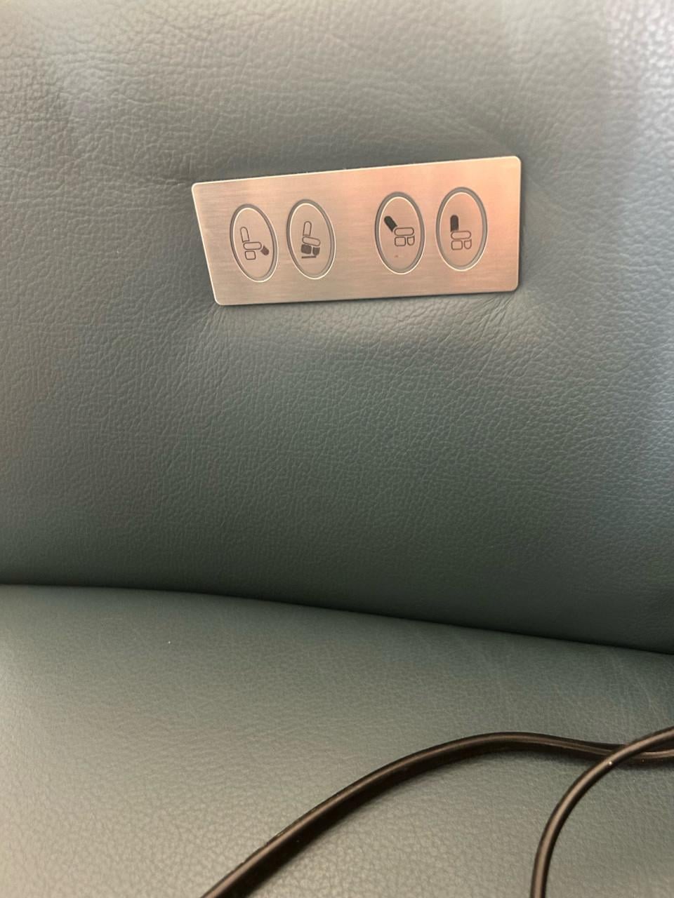 Zeer nette elektrische sta op stoel / fauteuil mt M