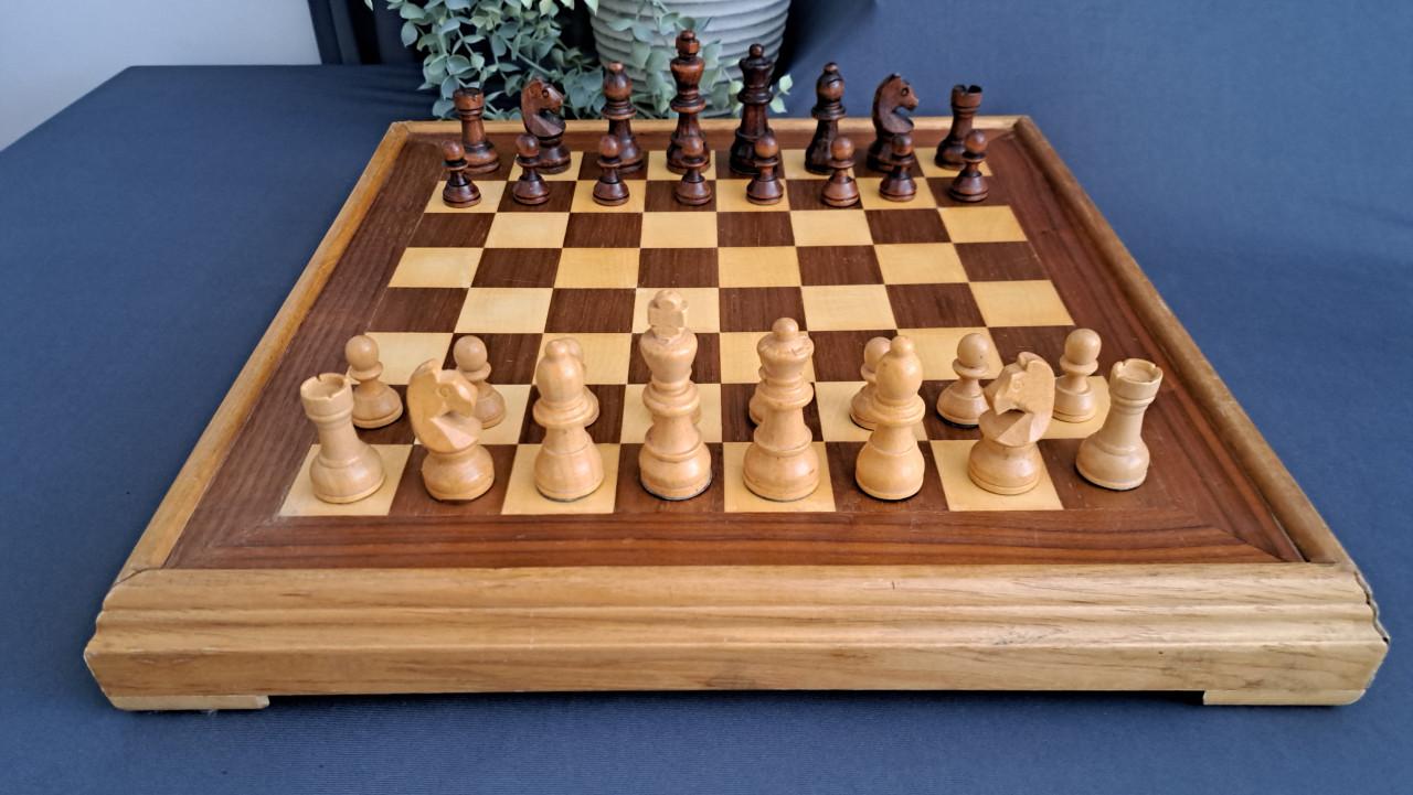 Mooi vintage houten schaakspel