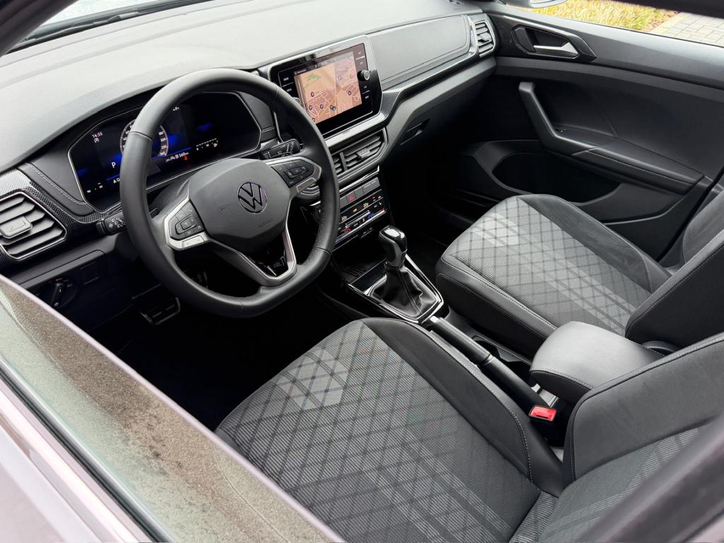 Volkswagen T-cross 1.5 tsi 150pk dsg r-line | camera | trekhaak | navi | iq