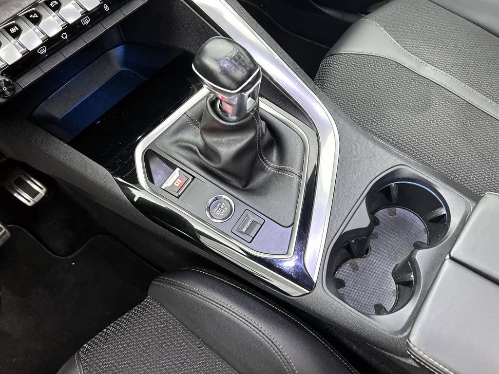 Peugeot 3008 130 pk gt black pack | rijklaar | panorama schuif / kanteldak 