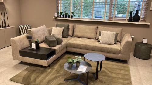 Vloerkleed Plush  donker groen, nu als showmodel sterk afgeprijsd