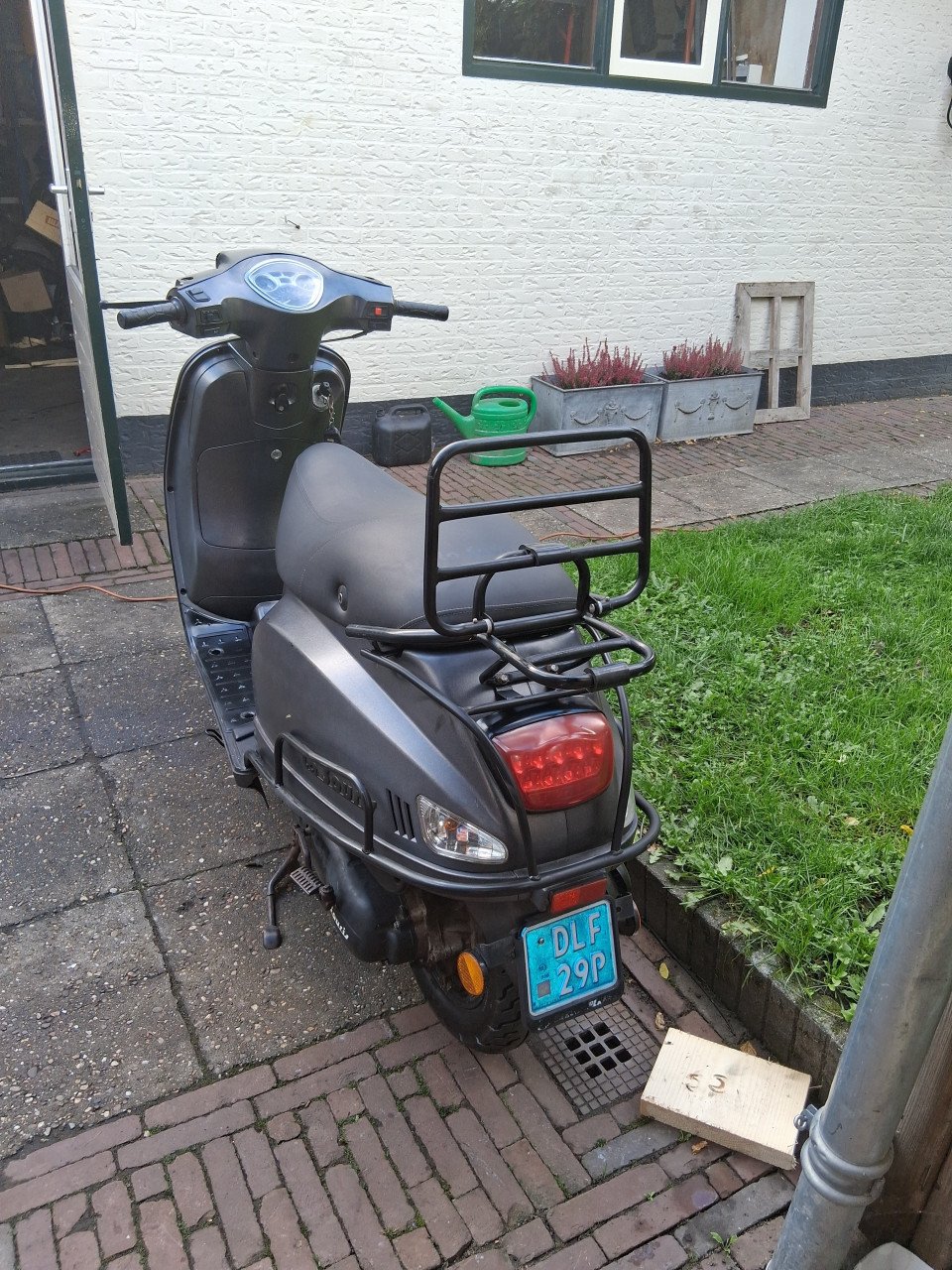 La souris blauw kenteken met werk