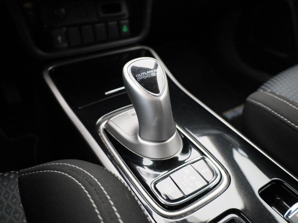 Mitsubishi Outlander 2.4 phev pure+ | automaat | stoel verwarming | dab | c