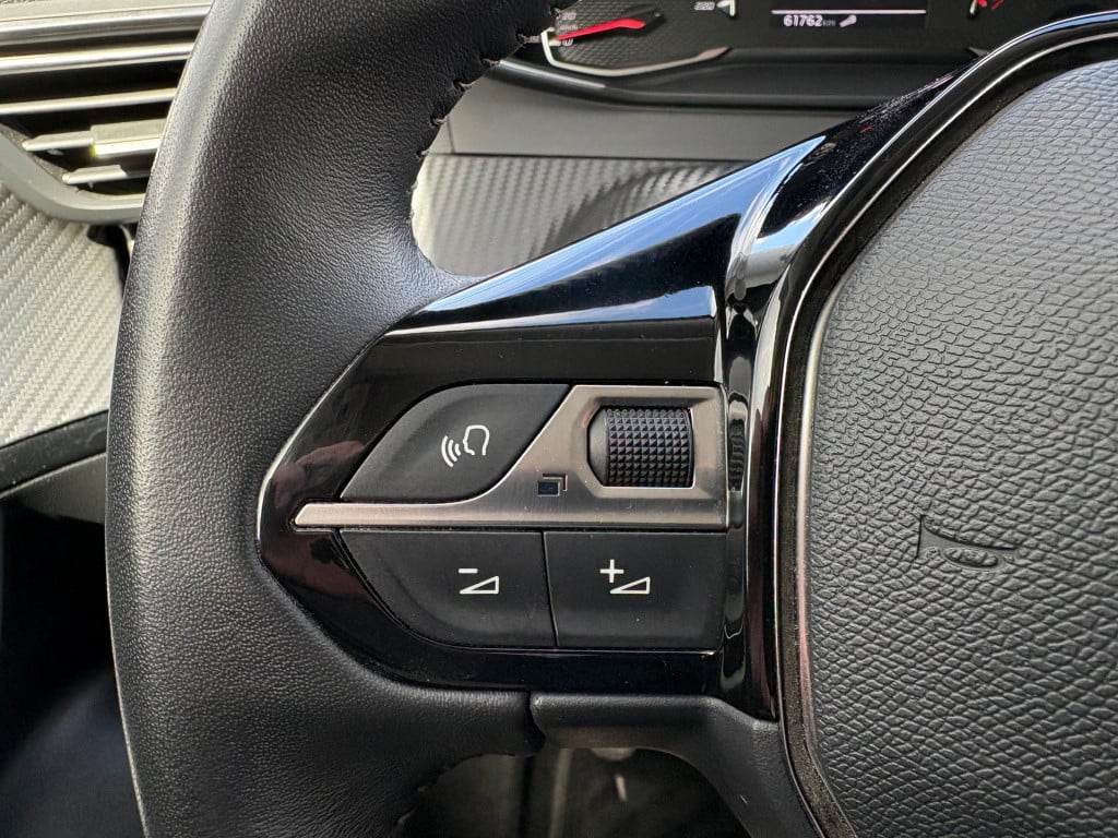 Peugeot 2008 1.2 puretech blue lease active