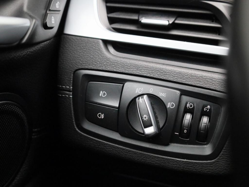 BMW X1 sdrive18i business edition | automaat | navigatie | head-up display