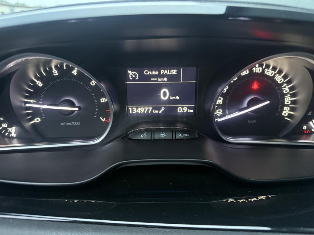 Peugeot 208 1.2 vti envy 5-drs