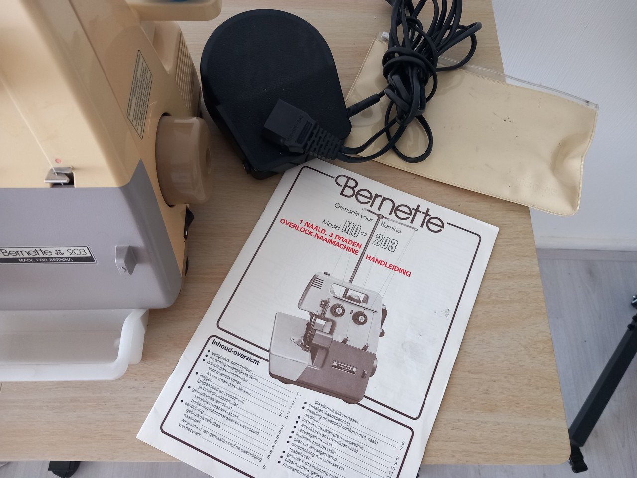 Echte BERNETTE 203 overlock