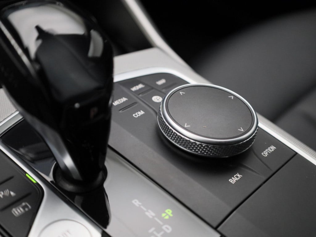 BMW 3-serie 330e high executive | automaat | lmv | navigatie | ledere | par