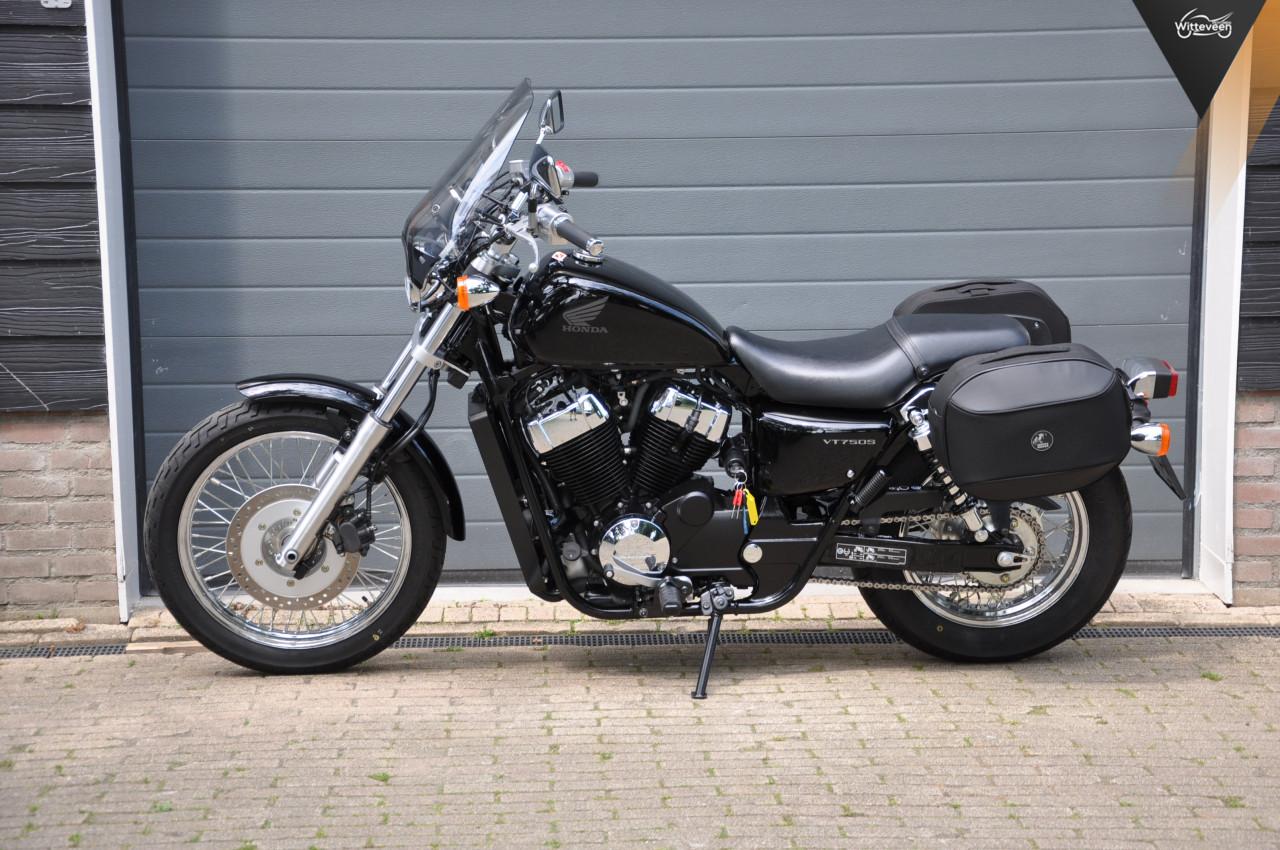 Honda VT 750 S Shadow 2350 km, leuke extra's