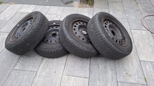 4 Stalen velgen 185/65 R15 (+ winterbanden,weinig profiel)