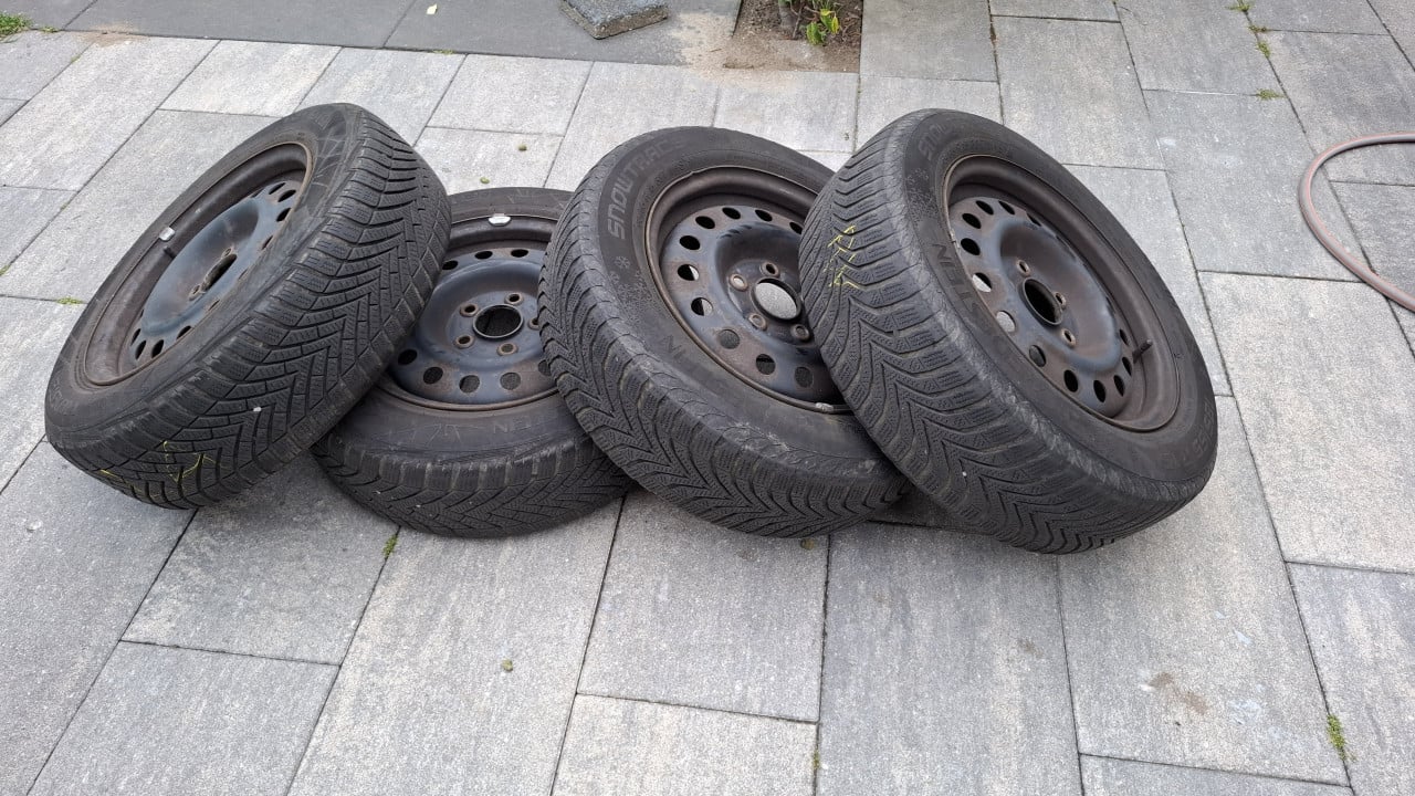 4 Stalen velgen 185/65 R15 (+ winterbanden,weinig profiel)